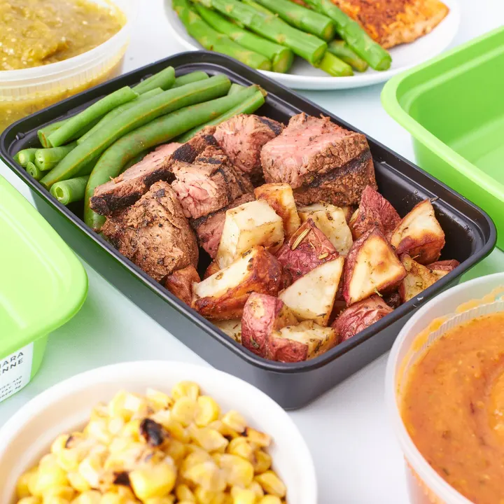 Steak bites with roasted potatoes and green beans